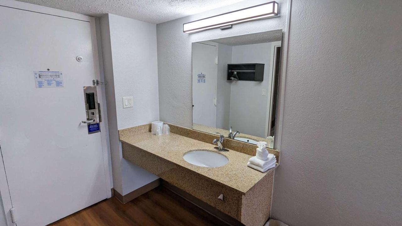 Motel 6-Framingham, Ma - Boston West Екстериор снимка